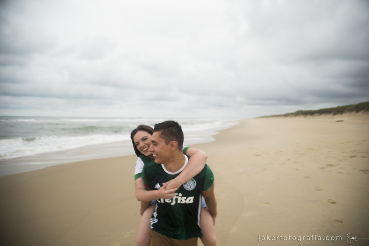 fotógrafo de casamento faz ensaio incrível em praia deserta de santa catarina