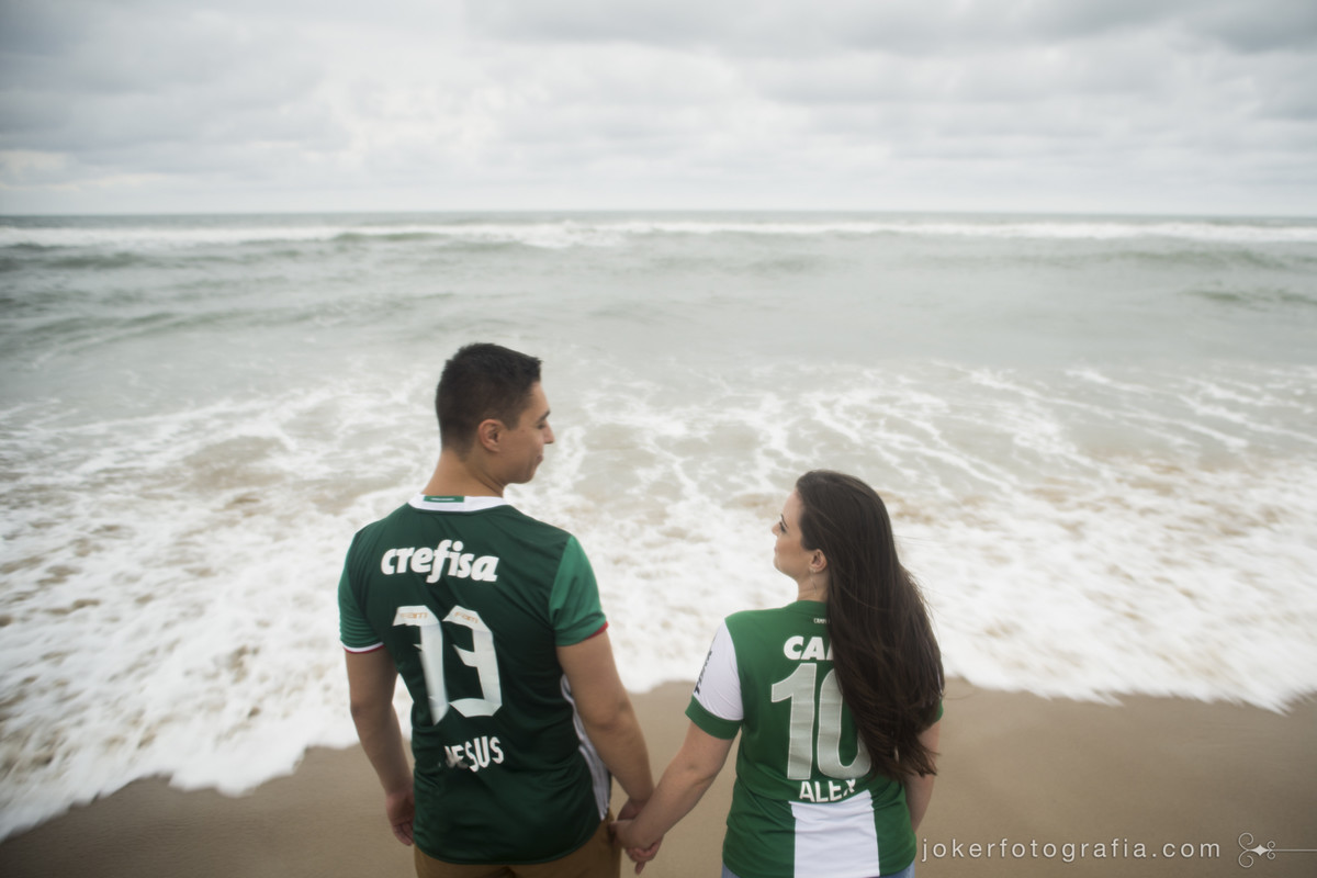 melhores fotógrafos de curitiba fazem ensaio pré-wedding na praia deserta de são fransciso