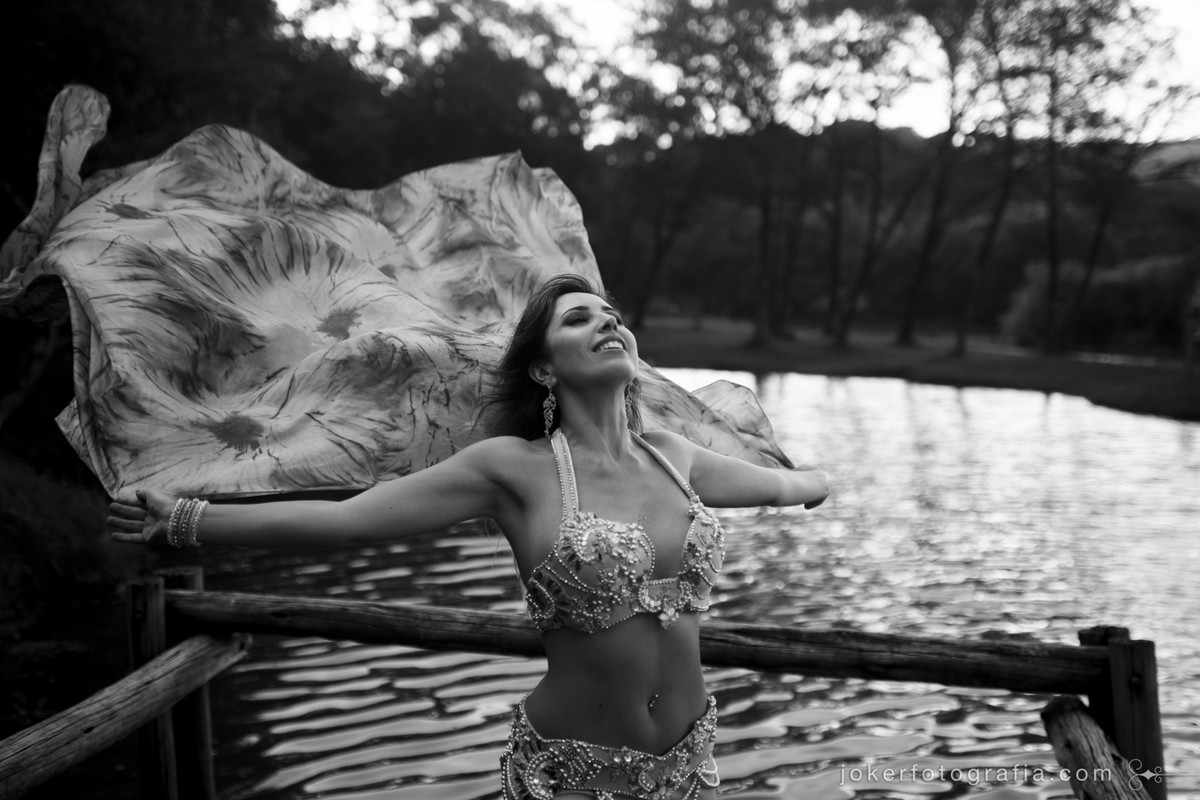 dançarina gisele carol de curitiba faz ensaio fotográfico para registrar sua paixão pela dança do ventre