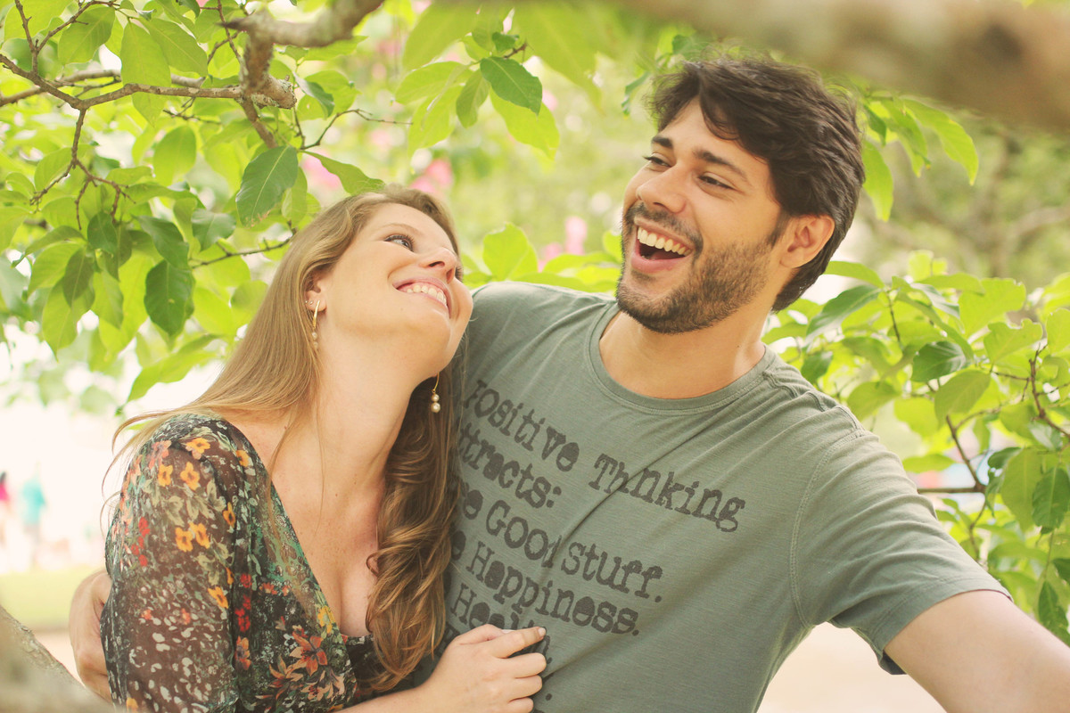 ensaio lagoa, casal na lagoa, ensaio divertido, ensaio casal rio de janeiro, fotos divertidas, fotografo casal, fotografo casamento, lago, rio de janeiro