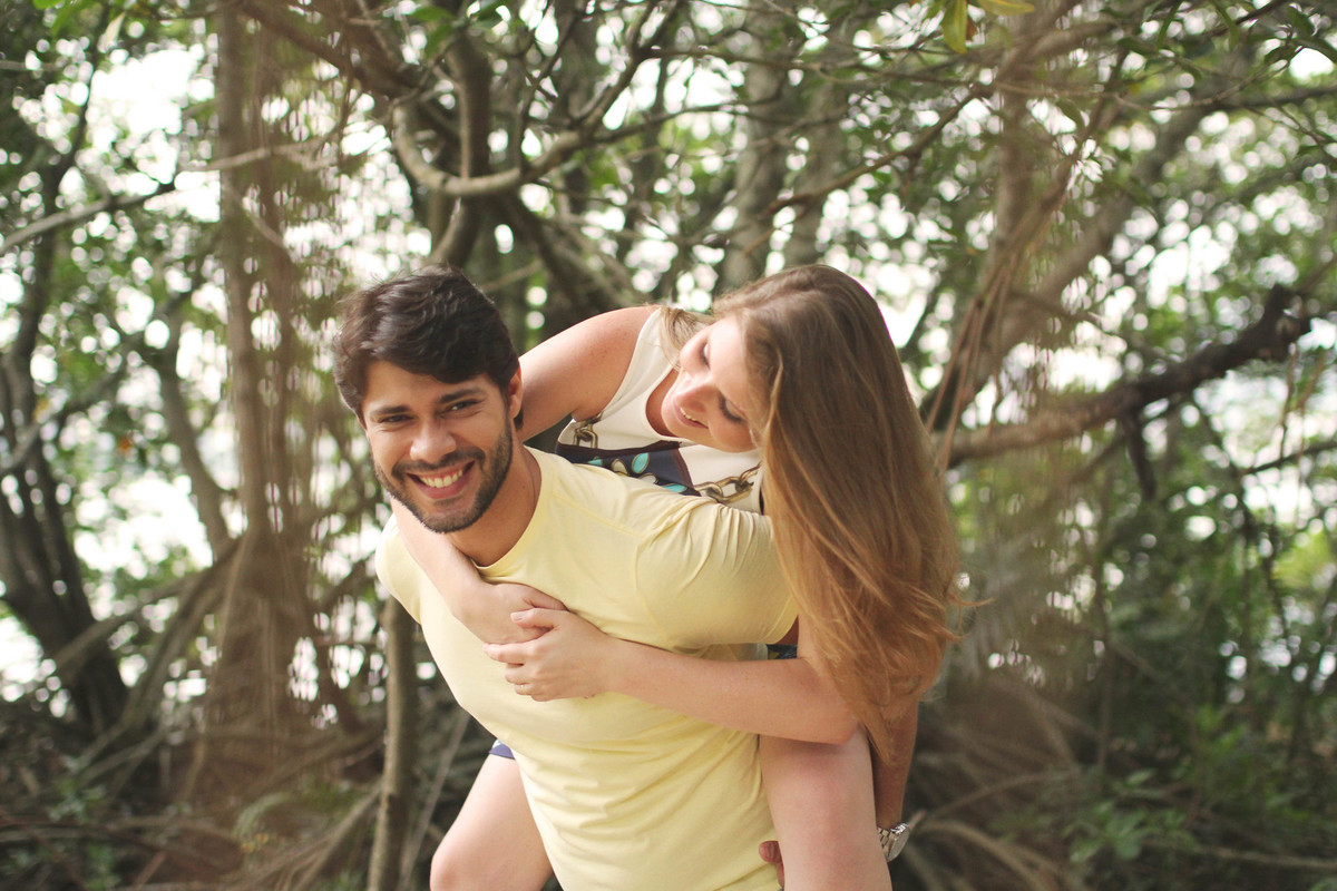 ensaio lagoa, casal na lagoa, ensaio divertido, ensaio casal rio de janeiro, fotos divertidas, fotografo casal, fotografo casamento, lago, rio de janeiro