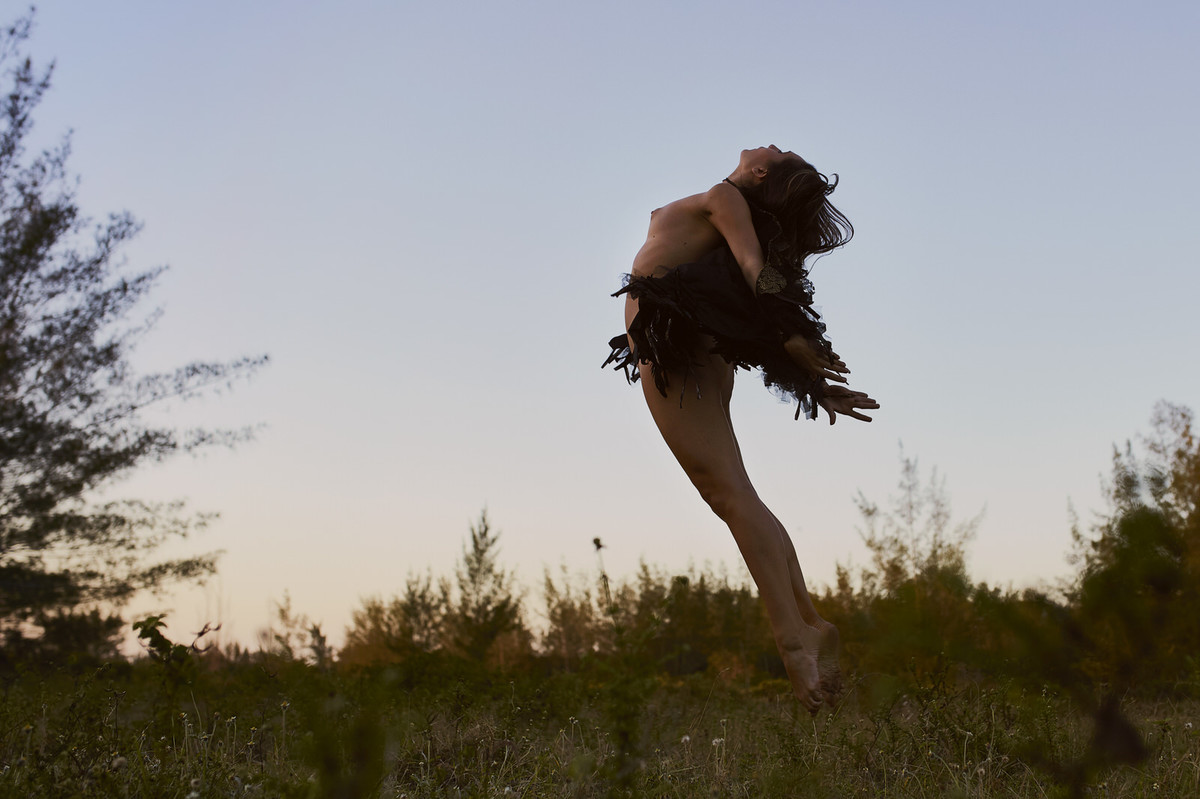 mulher nua voando mulher nua com asas, mulher com asas, mulher que voa, fotos diferentes, fotografia artistica, nu artistico