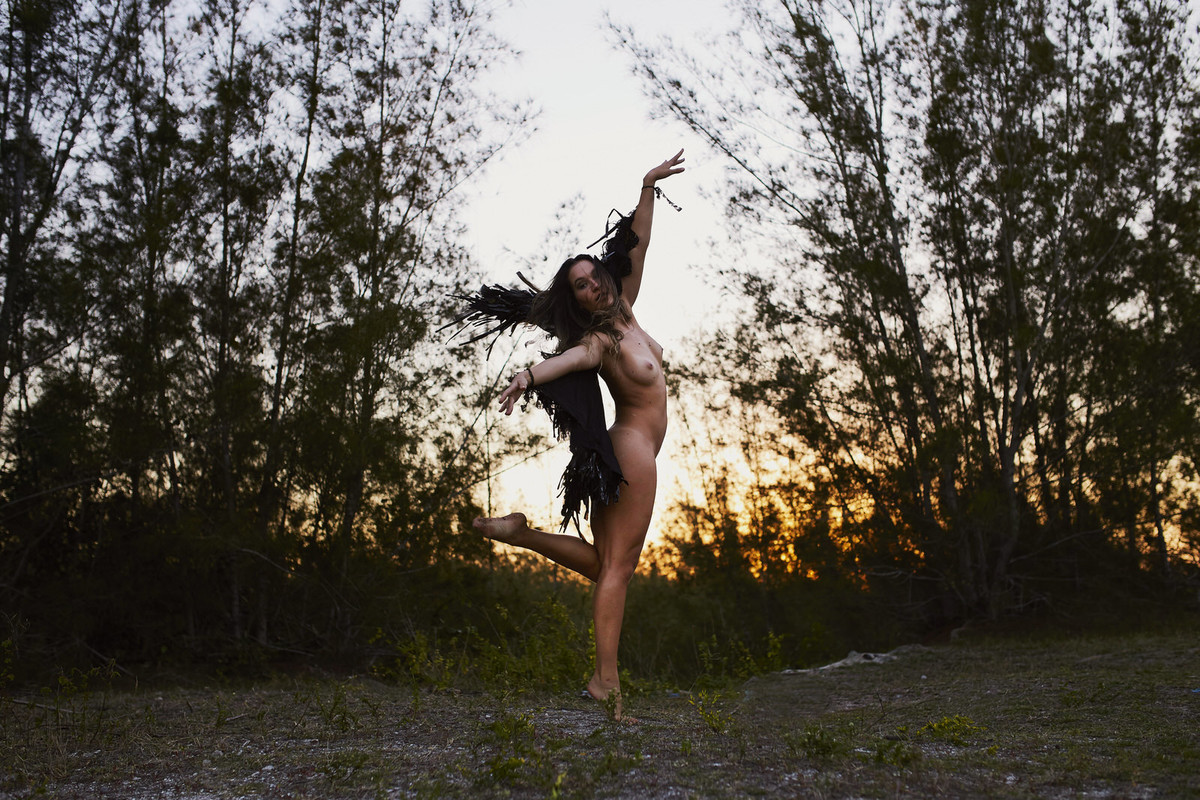 mulher nua com asas, mulher com asas, mulher que voa, fotos diferentes, fotografia artistica, nu artistico
