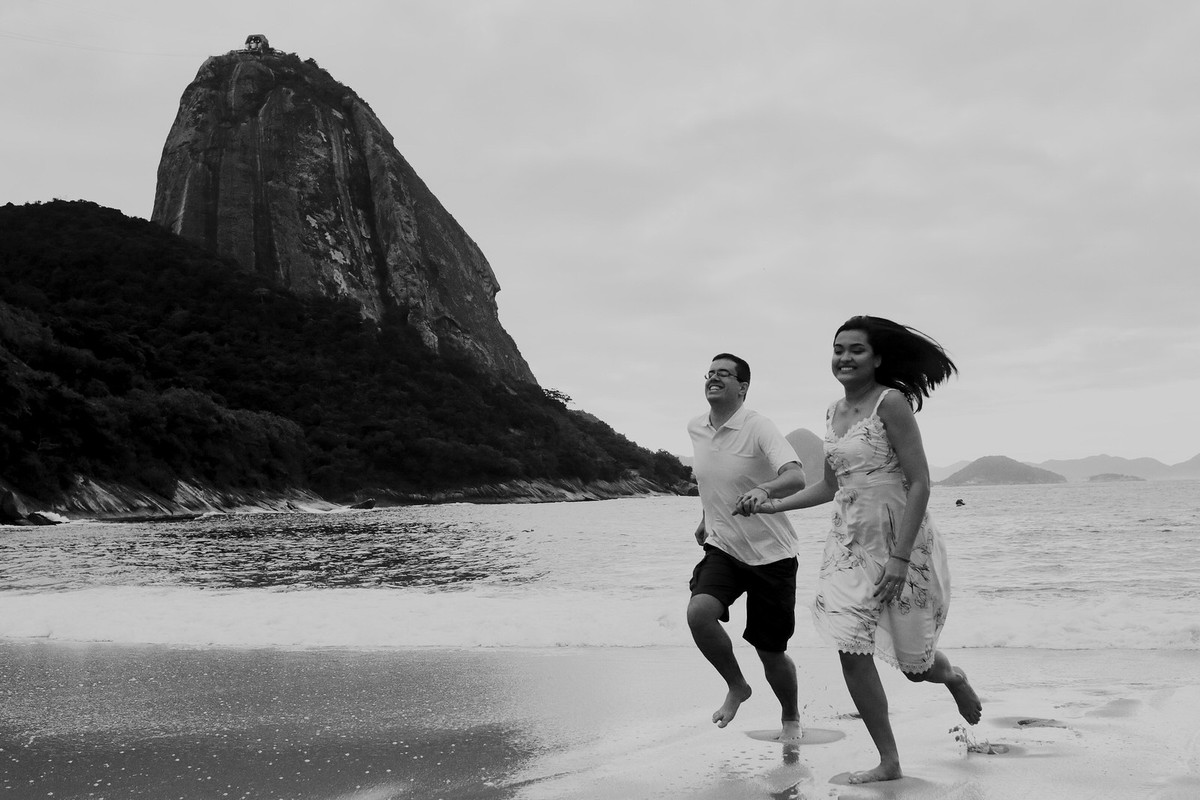 fotos casal, casal correndo, casal apaixonado ensaio, ensaio de casal, prewedding rio de janeiro, pre wedding, casamento, fotografia de casamento, casamento rio de janeiro, ale queiroz