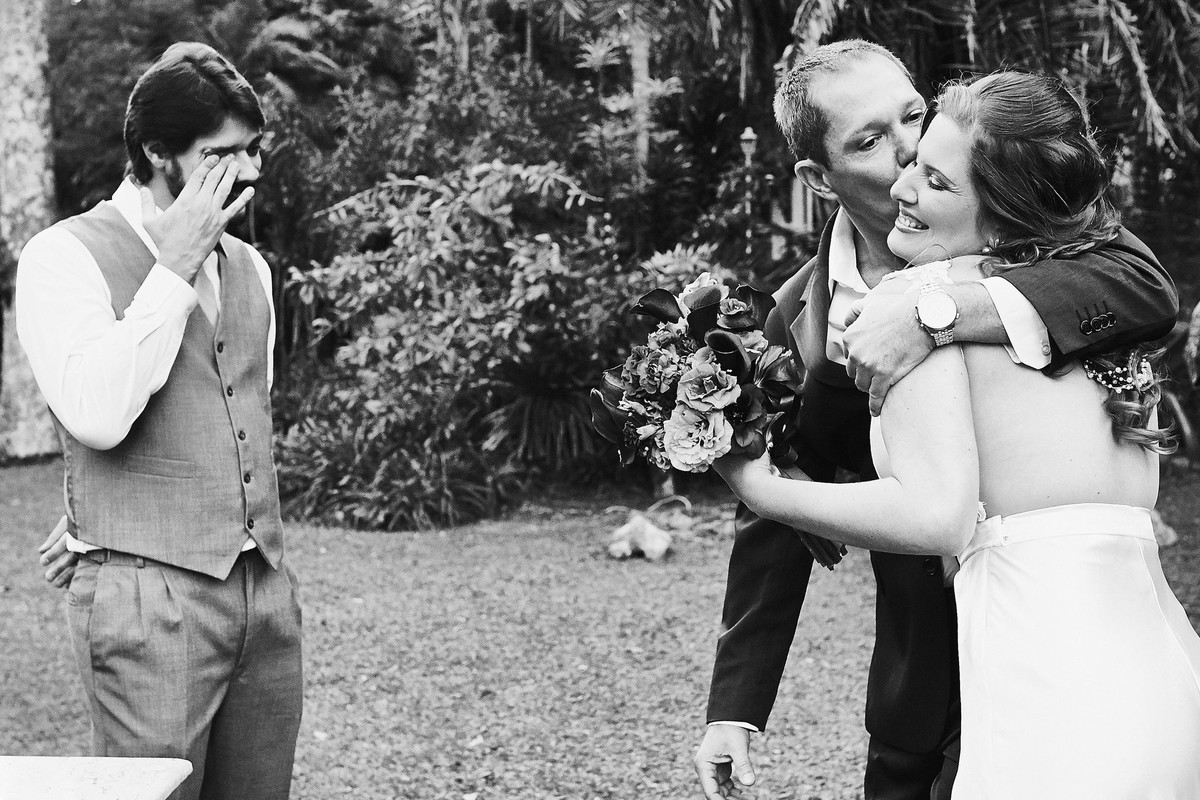 entrada da noiva, noivo emocionado, fotografia de casamento, fotos entrada noiva