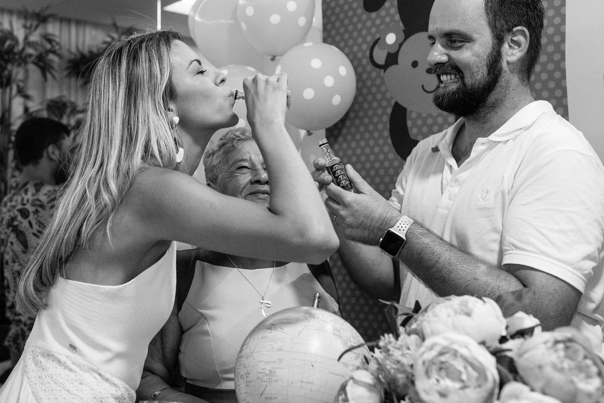 pula pula festa infantil criança sorrindo brincadeira fotografia rio de janeiro ale queiroz fotos de aniversario hora do bolo parabens