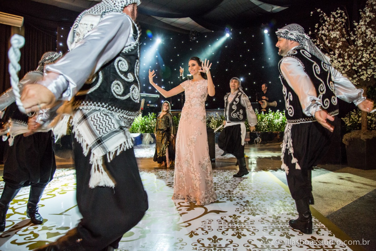 Decoração Trópicos Buffet, aniversario Nermin Saadi, clube de campo de mogi das cruzes, 15 anos, byclara doces finos, entrada e dança da debutante
