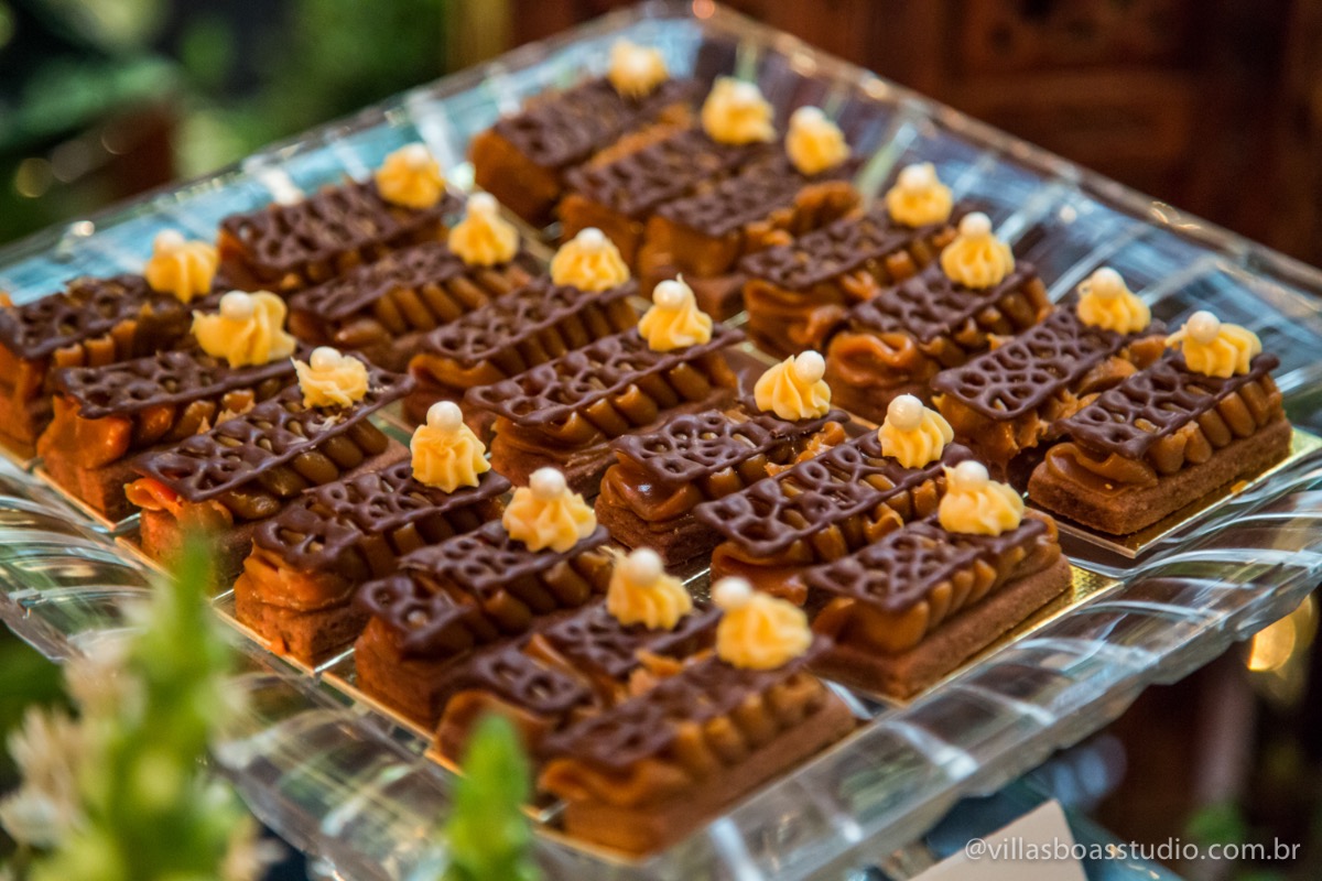 Decoração Trópicos Buffet, aniversario Nermin Saadi, clube de campo de mogi das cruzes, 15 anos, byclara doces finos