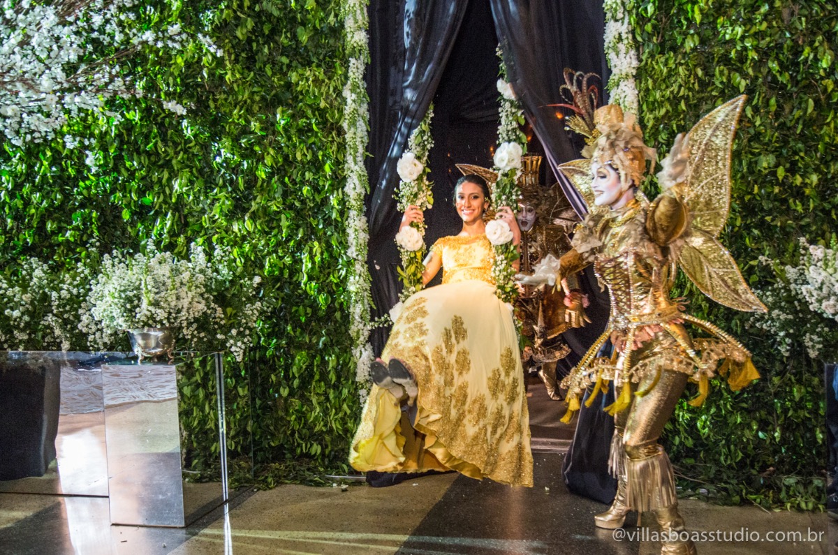 Decoração Trópicos Buffet, aniversario Nermin Saadi, clube de campo de mogi das cruzes, 15 anos, byclara doces finos, entrada e dança da debutante, dança dos convidados, entrada da debutante