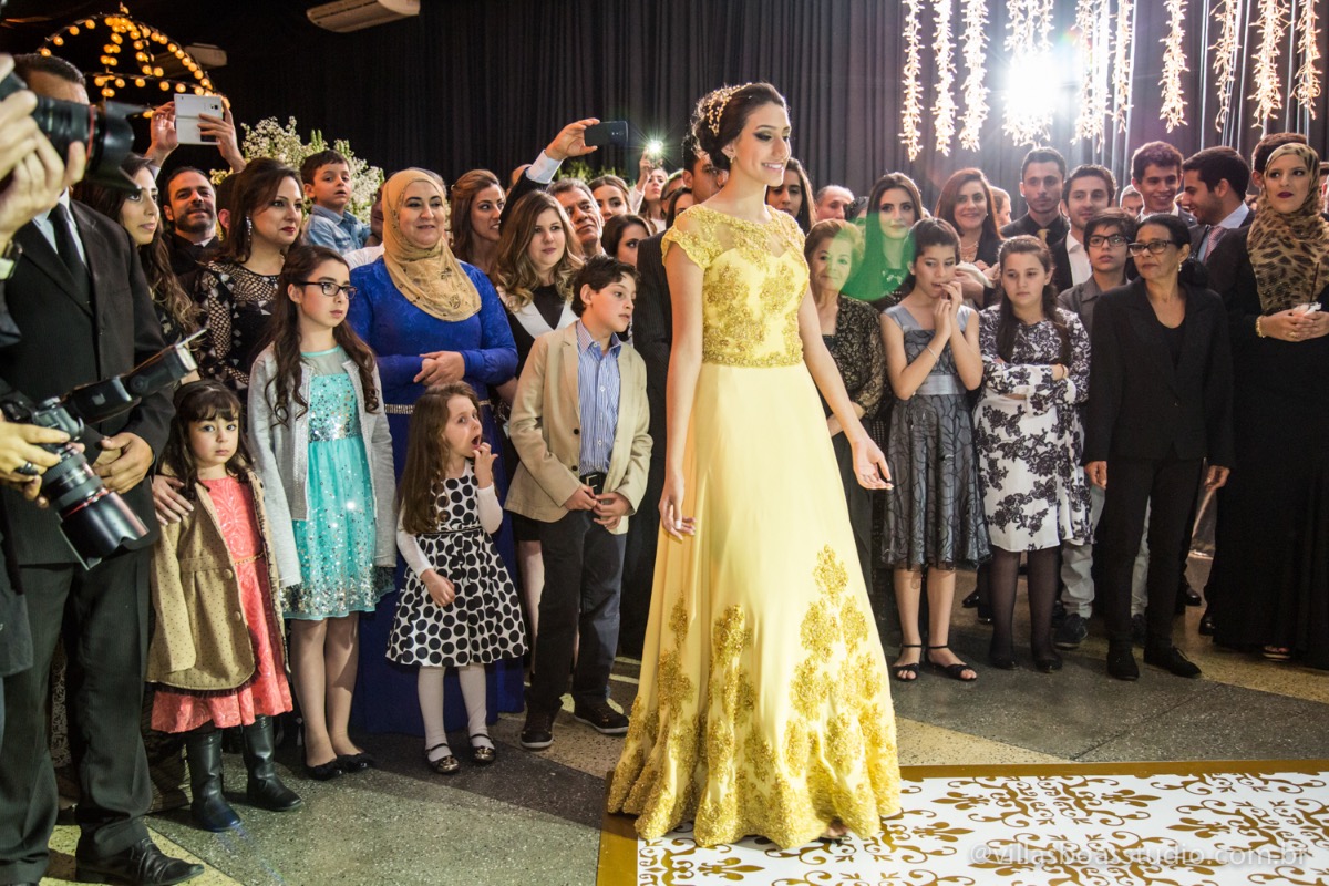 Decoração Trópicos Buffet, aniversario Nermin Saadi, clube de campo de mogi das cruzes, 15 anos, byclara doces finos, entrada e dança da debutante, dança dos convidados, entrada da debutante, dança da debutante co
