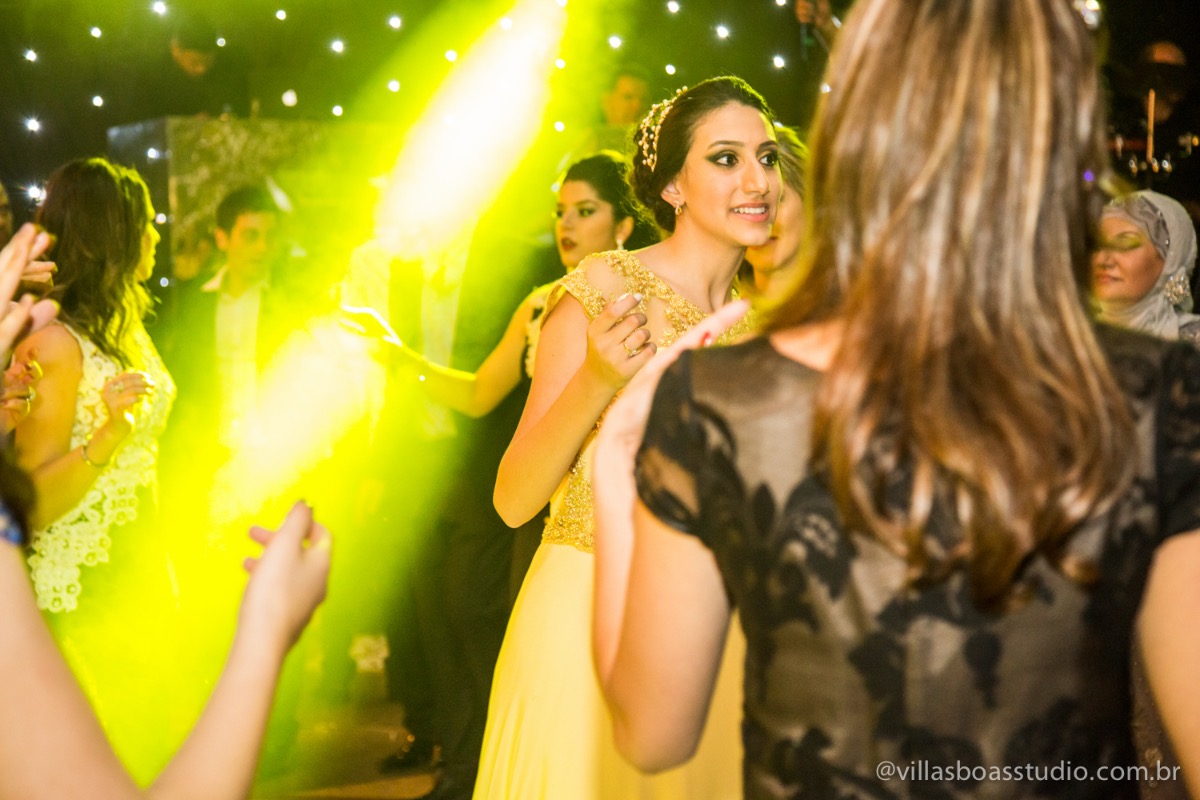 Decoração Trópicos Buffet, aniversario Nermin Saadi, clube de campo de mogi das cruzes, 15 anos, byclara doces finos, entrada e dança da debutante