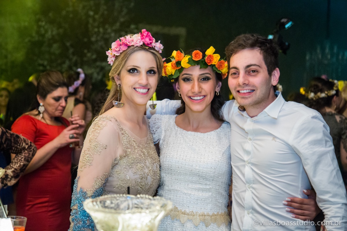 Decoração Trópicos Buffet, aniversario Nermin Saadi, clube de campo de mogi das cruzes, 15 anos, byclara doces finos, entrada e dança da debutante, dançando para os convidados, fotos com os amigos.