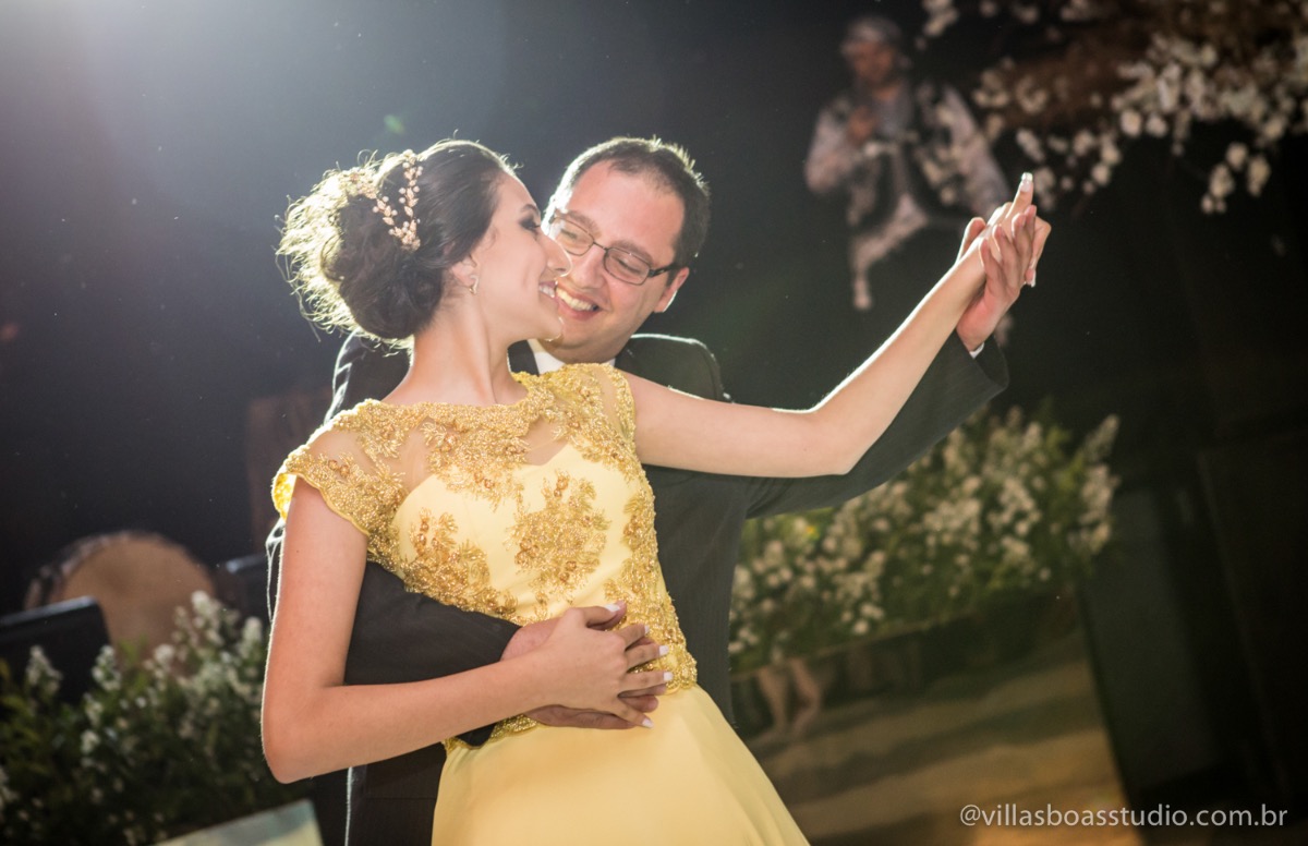 Decoração Trópicos Buffet, aniversario Nermin Saadi, clube de campo de mogi das cruzes, 15 anos, byclara doces finos, entrada e dança da debutante, dança dos convidados, entrada da debutante, dança da debutante co