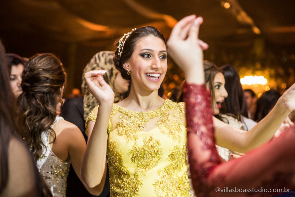 Decoração Trópicos Buffet, aniversario Nermin Saadi, clube de campo de mogi das cruzes, 15 anos, byclara doces finos, entrada e dança da debutante
