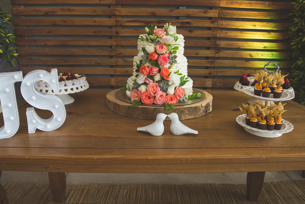 Fotografia da mesa dos noivos na recepção após o casamento. Foto por Marco Moscarelli Fotógrafo