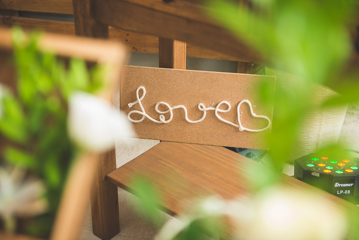 Detalhe da decroação da mesa dos noivos no salão da recepção após o casamento. Foto por Marco Moscarelli Fotógrafo