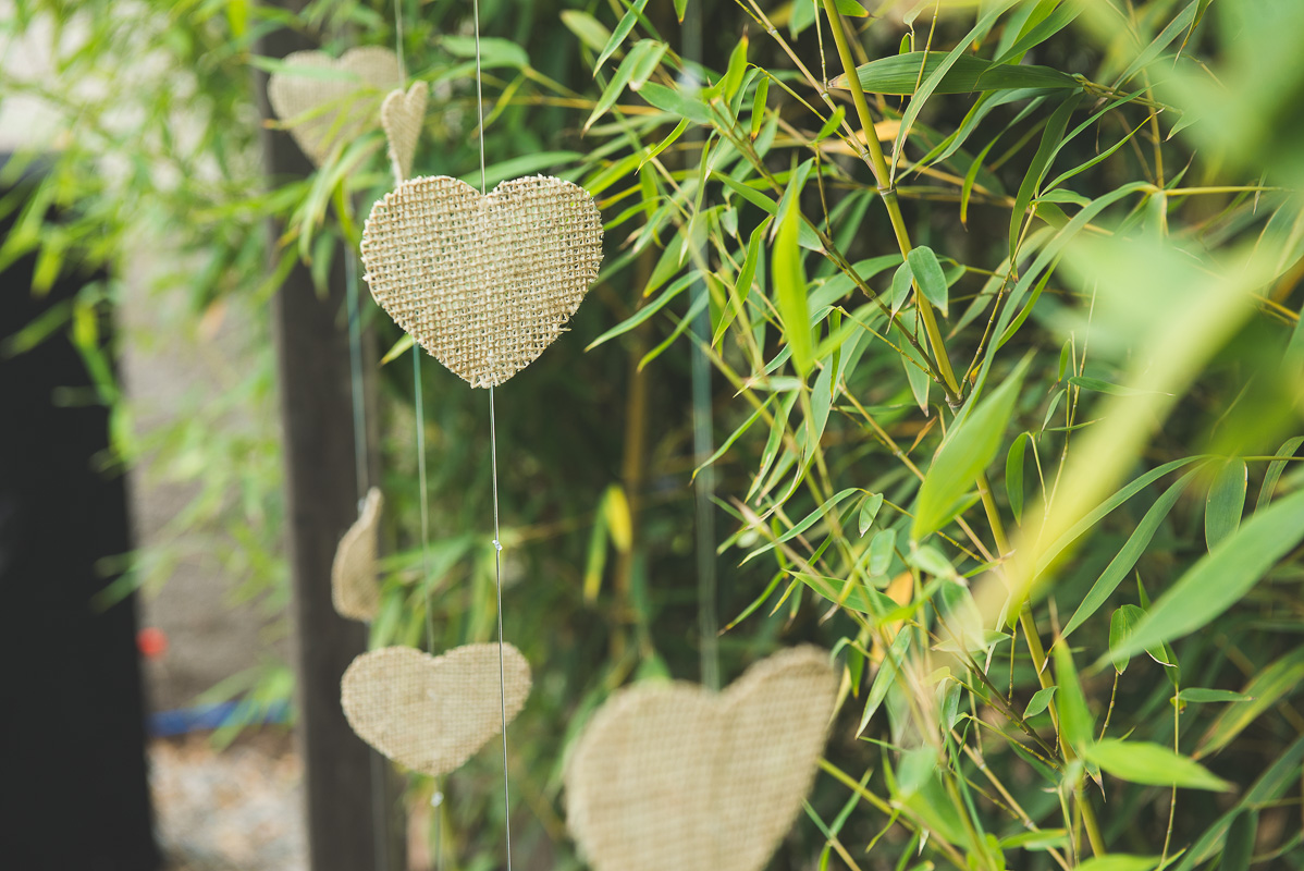 Corações que compoêm a decoração do casamento. Foto por Marco Moscarelli Fotógrafo