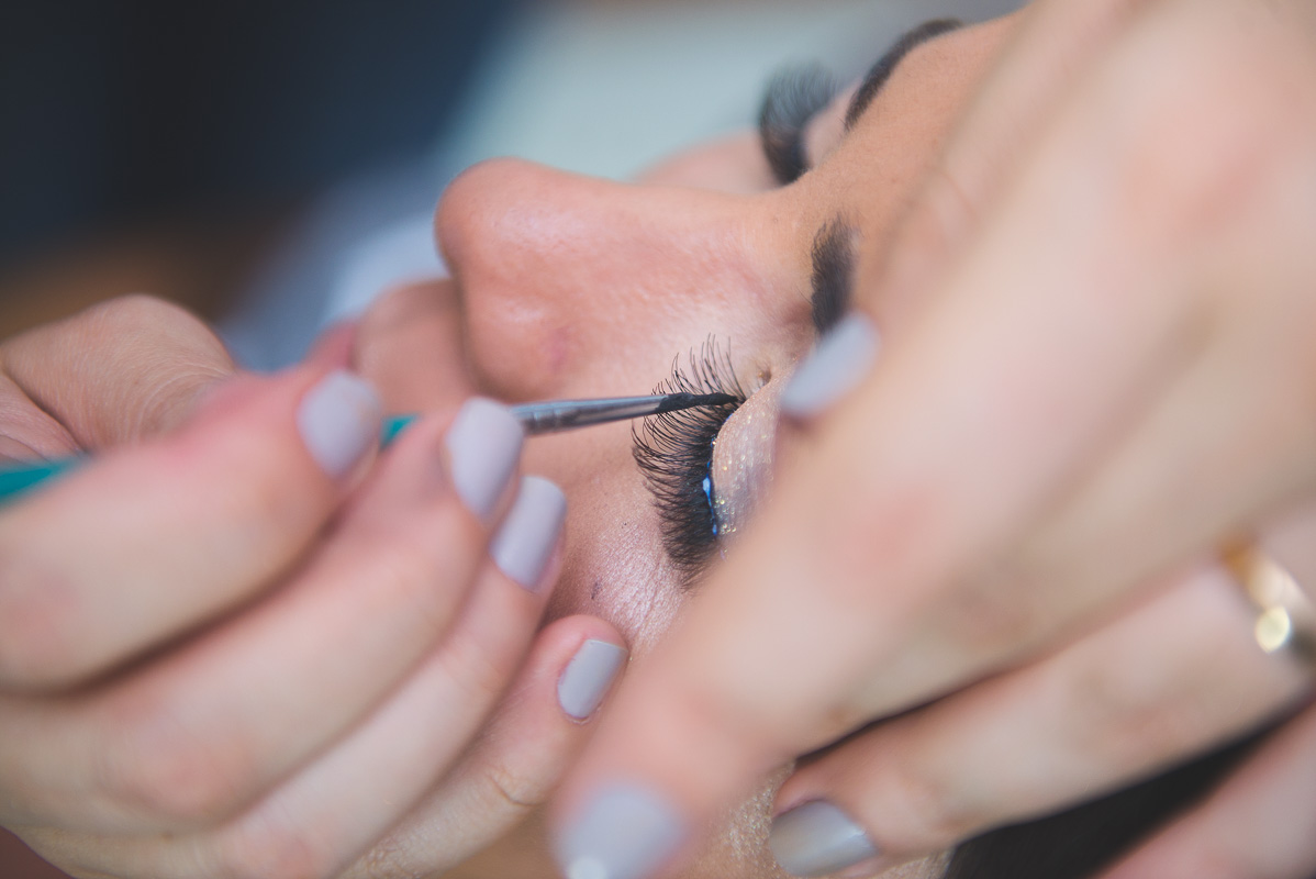 Preparativos da noiva para a cerimônia de casamento. Foto por Marco Moscarelli Fotógrafo