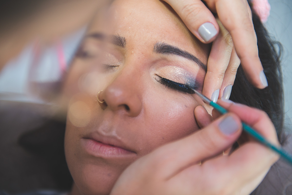 Preparativos da noiva para a cerimônia de casamento. Foto por Marco Moscarelli Fotógrafo