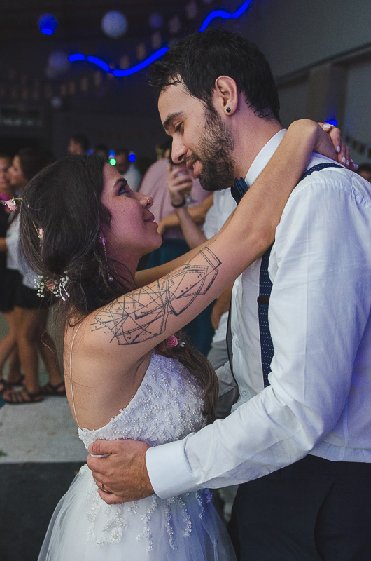 Dança dos noivos abrindo a pista d edança na recepção após a cerimônia de casamento. Foto por Marco Moscarelli Fotógrafo