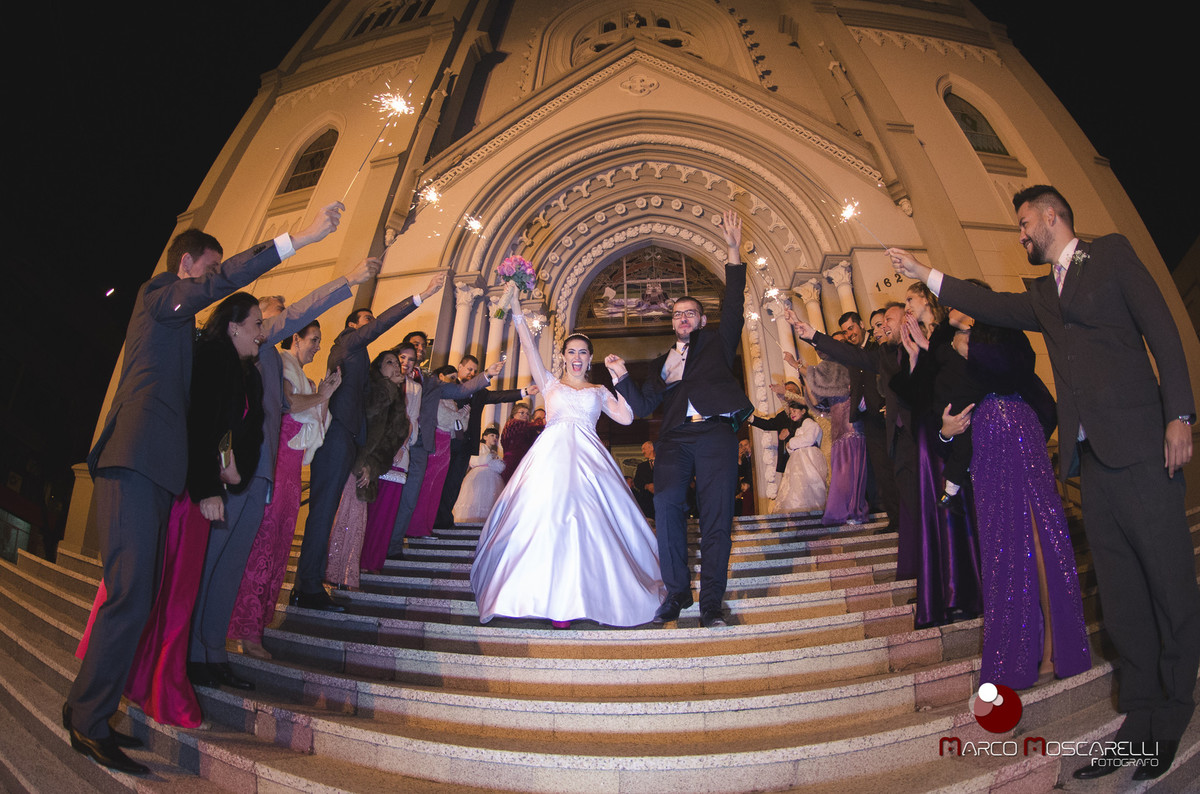 Saida dos noivos da igreja
