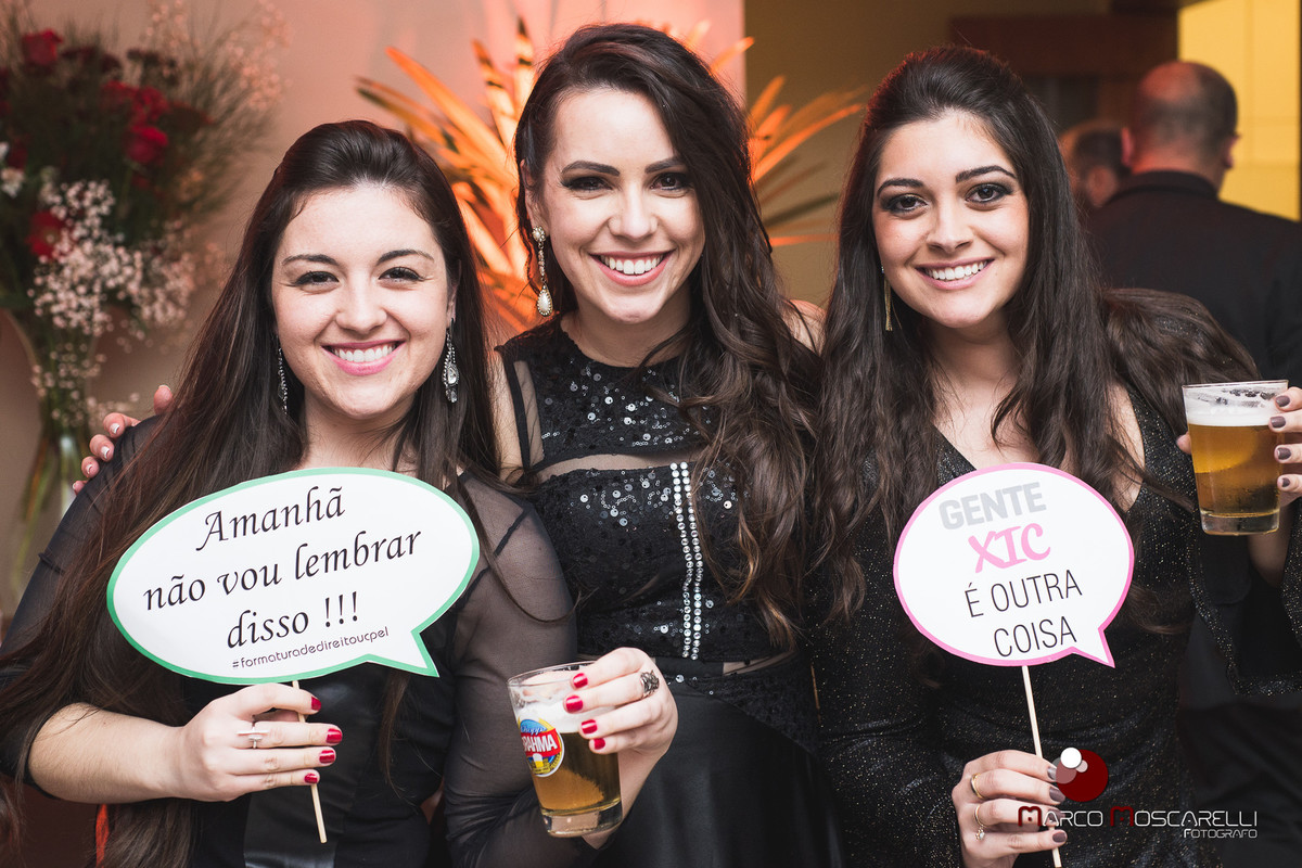 Detalhes do baile de formatura na recepção dos formandos em direito. Foto por Marco Moscarelli