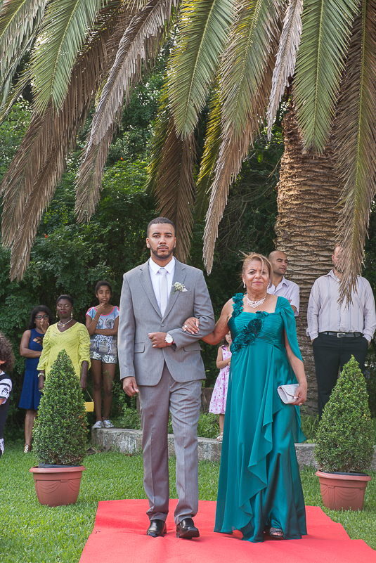 Entrada do noivo na cerimônia do casamento