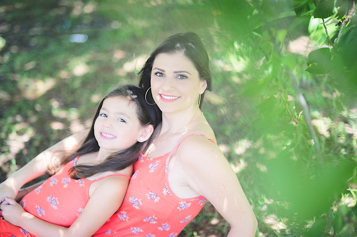 ensaio mãe e filha - ensaio externo - book - ensaio fotográfico - ao ar livre - campo alegre - chroma fotografia