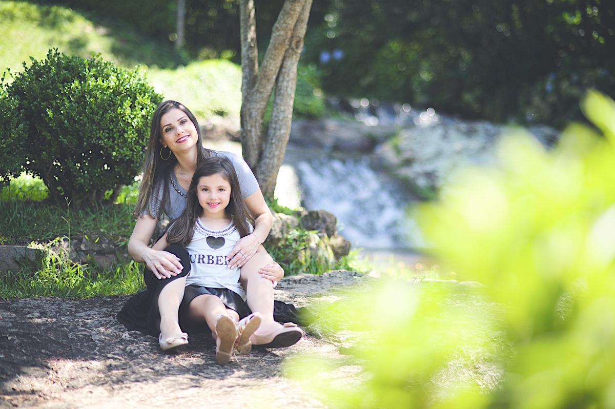 ensaio mãe e filha - ensaio externo - book - ensaio fotográfico - ao ar livre - campo alegre - chroma fotografia