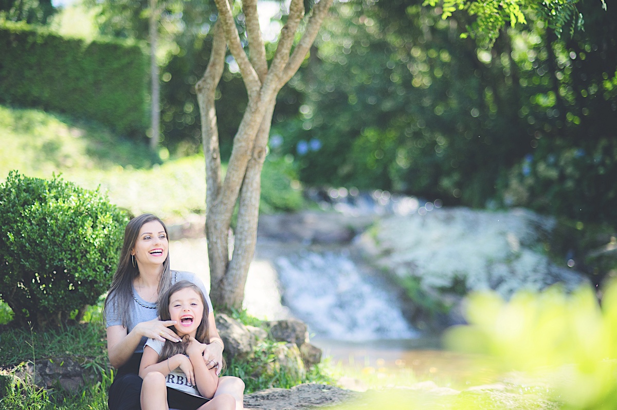 ensaio mãe e filha - ensaio externo - book - ensaio fotográfico - ao ar livre - campo alegre - chroma fotografia