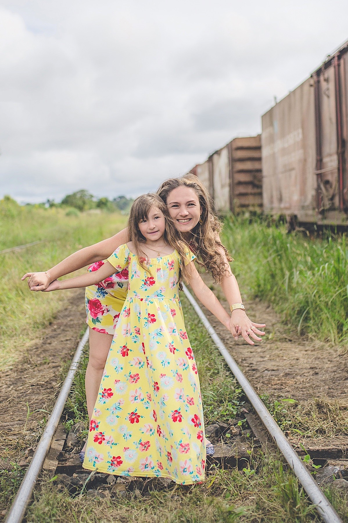 book família - vó - mãe - neta - ensaio fotográfico - são bento do sul - trilho de trem - estação de trem - chroma fotografia