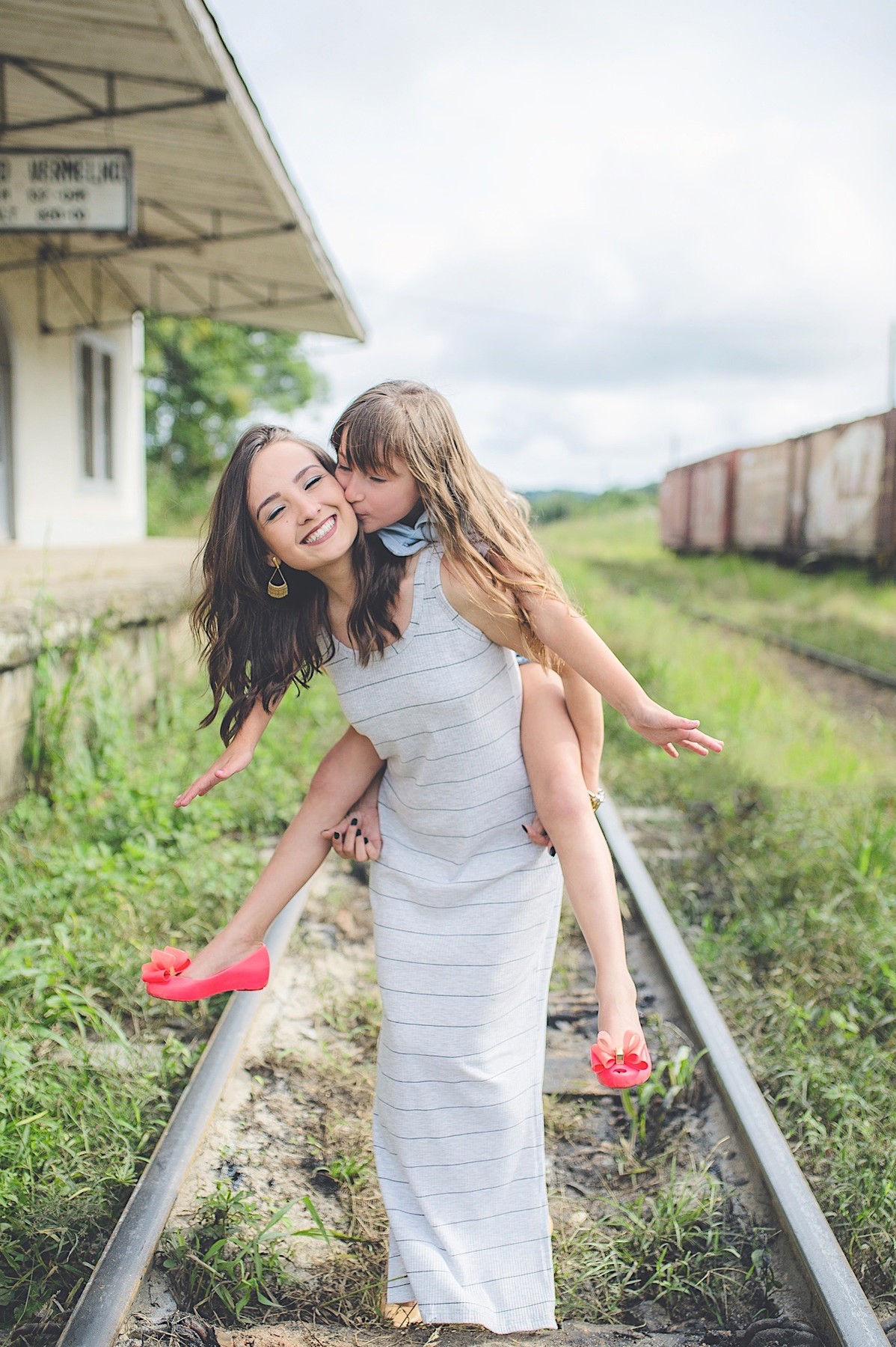 book família - vó - mãe - neta - ensaio fotográfico - são bento do sul - trilho de trem - estação de trem - chroma fotografia