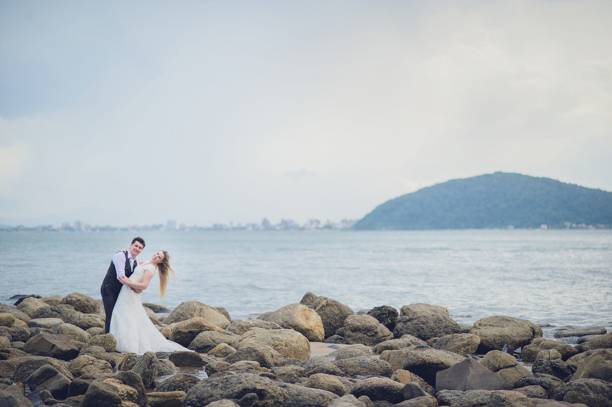 trash the dress - pós-casamento - caroline münch - leandro neiderdt - carol e leandro - praia - chroma fotografia