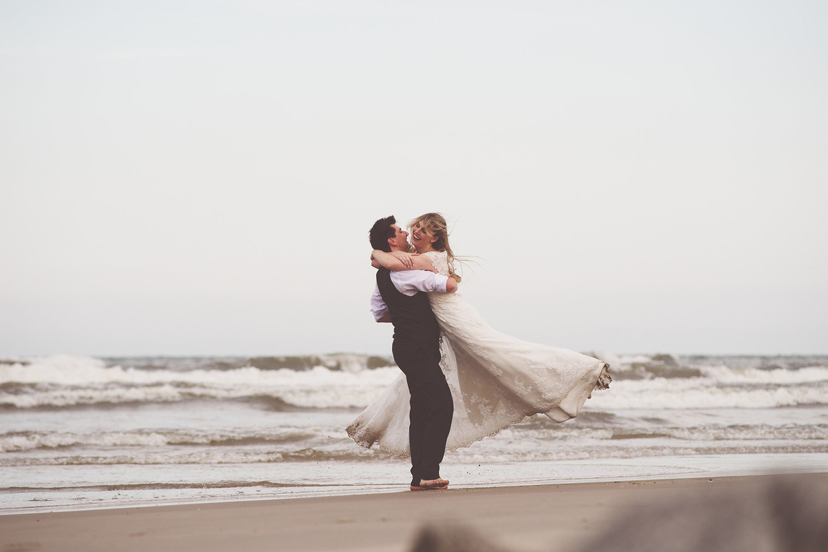 trash the dress - pós-casamento - caroline münch - leandro neiderdt - carol e leandro - praia - chroma fotografia