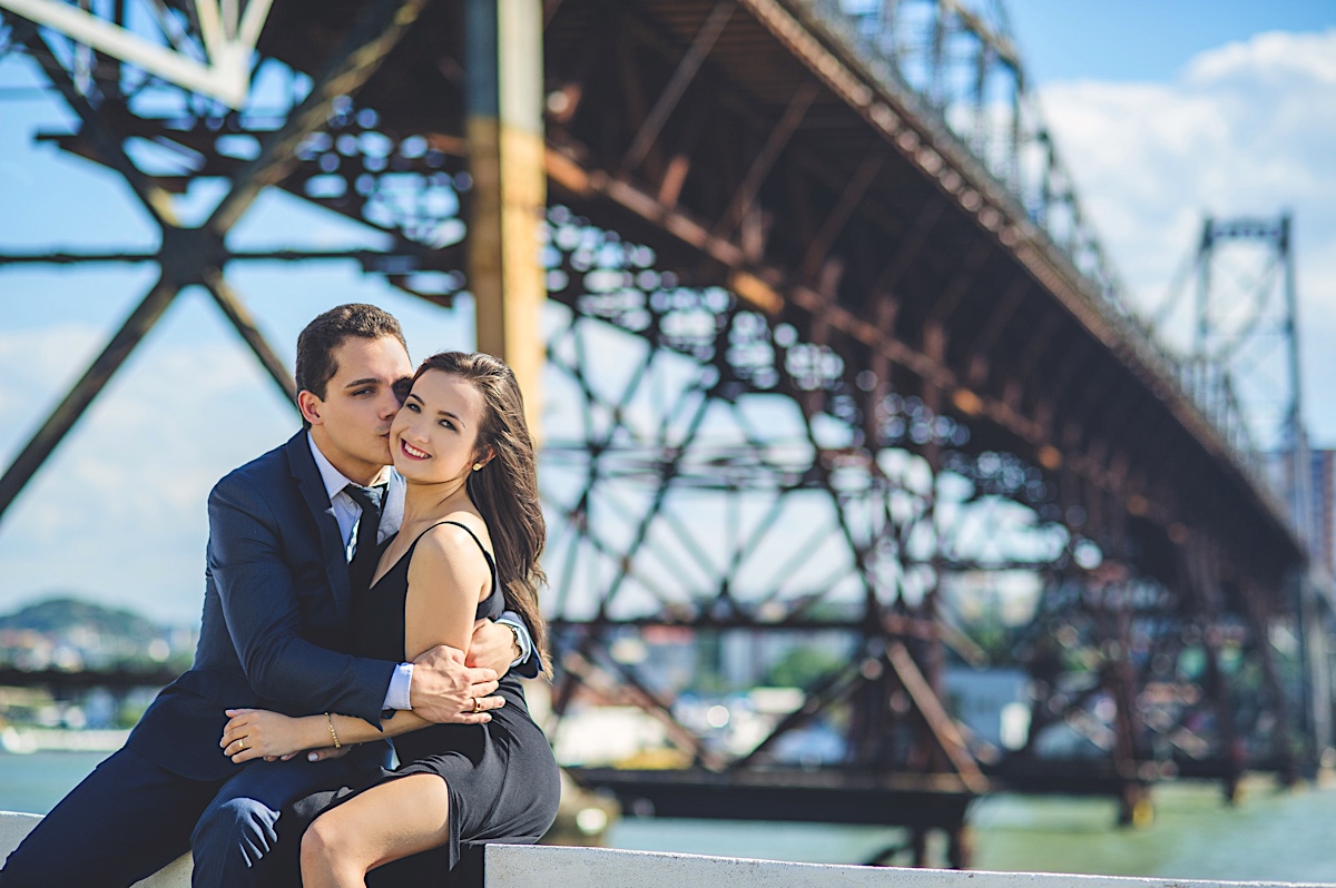 pré-casamento - pre wedding - paolla - éliton - casal - couple - florianópolis - floripa - ensaio casal - ponte hercílio luz - chroma fotografia