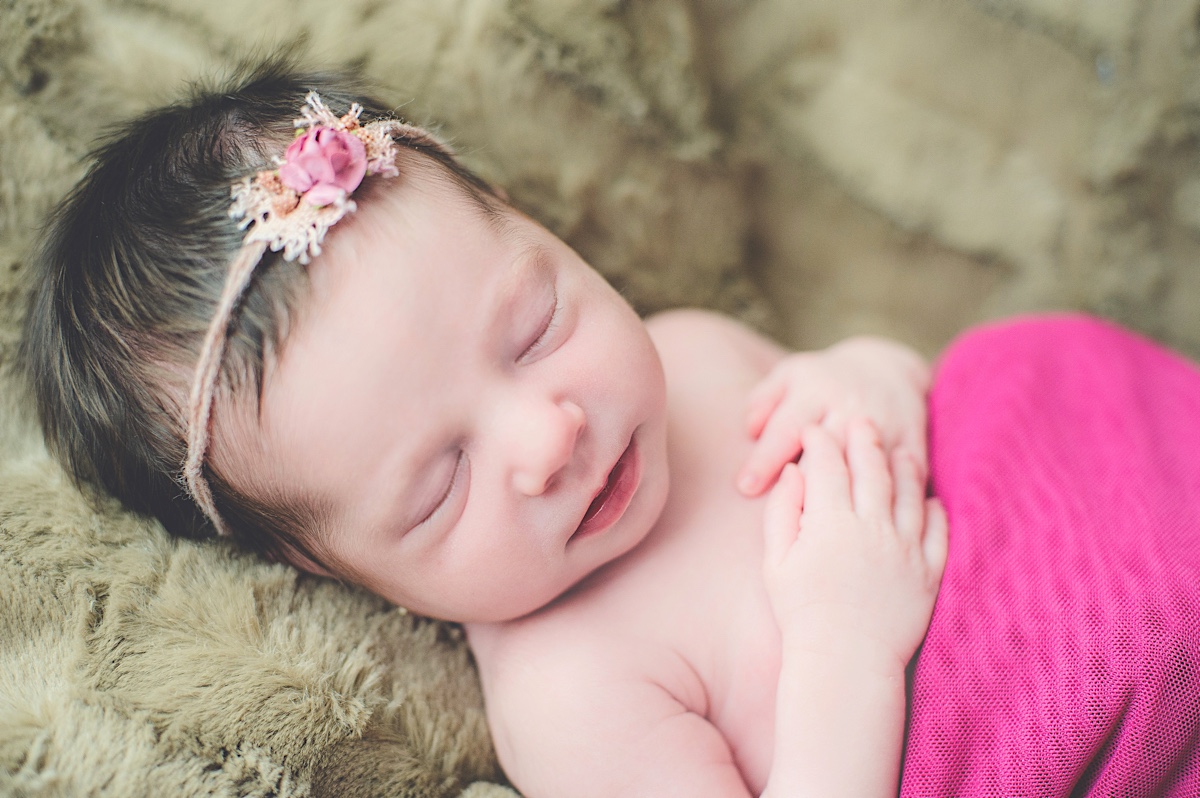 newborn - recém nascido - mãe de menina - baby girl - ensaio newborn - casa do cliente - jaraguá do sul - chroma foto - chroma footgrafia - fabiana silva - pamela machado