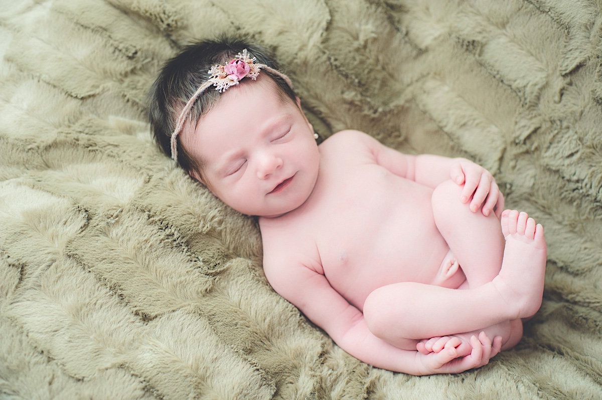 newborn - recém nascido - mãe de menina - baby girl - ensaio newborn - casa do cliente - jaraguá do sul - chroma foto - chroma footgrafia - fabiana silva - pamela machado