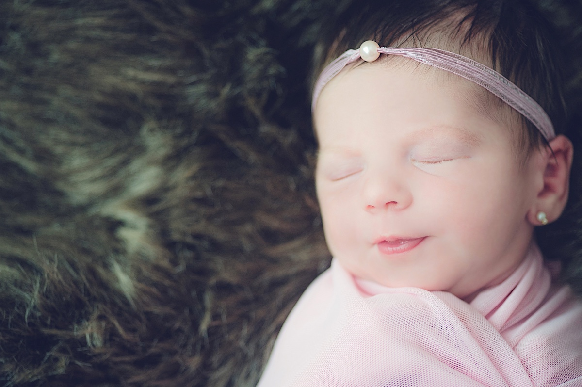 newborn - recém nascido - mãe de menina - baby girl - ensaio newborn - casa do cliente - jaraguá do sul - chroma foto - chroma footgrafia - fabiana silva - pamela machado