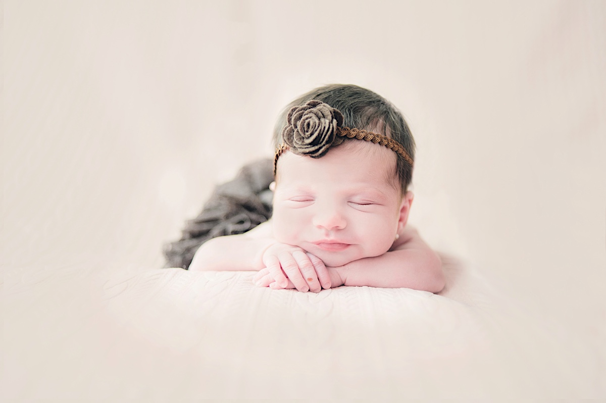 newborn - recém nascido - mãe de menina - baby girl - ensaio newborn - casa do cliente - jaraguá do sul - chroma foto - chroma footgrafia - fabiana silva - pamela machado