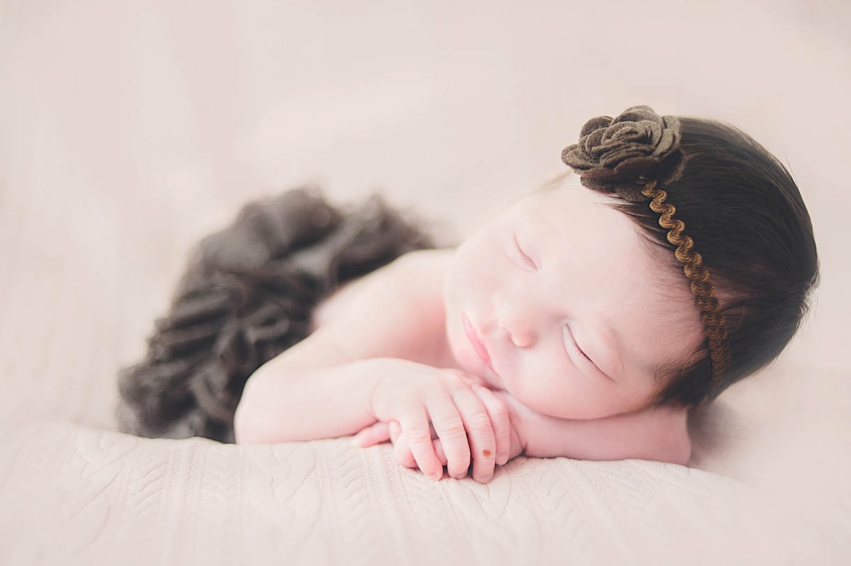 newborn - recém nascido - mãe de menina - baby girl - ensaio newborn - casa do cliente - jaraguá do sul - chroma foto - chroma footgrafia - fabiana silva - pamela machado