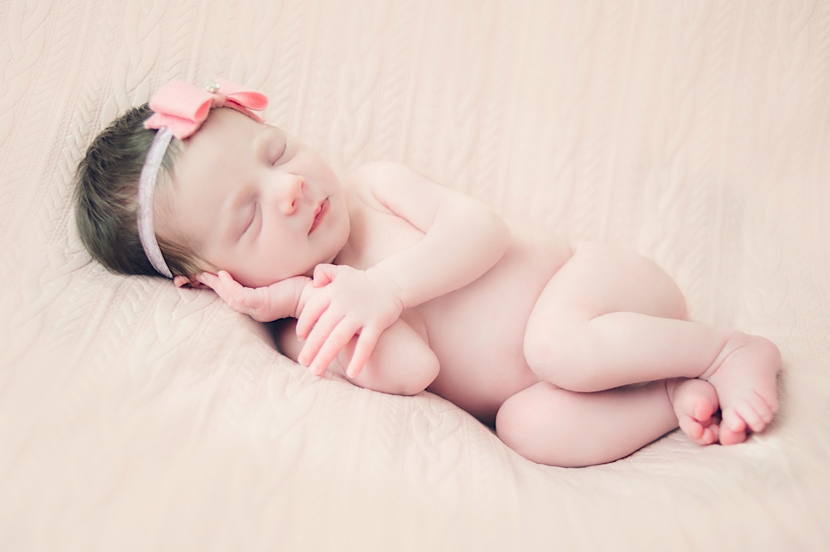 newborn - recém nascido - mãe de menina - baby girl - ensaio newborn - casa do cliente - jaraguá do sul - chroma foto - chroma footgrafia - fabiana silva - pamela machado