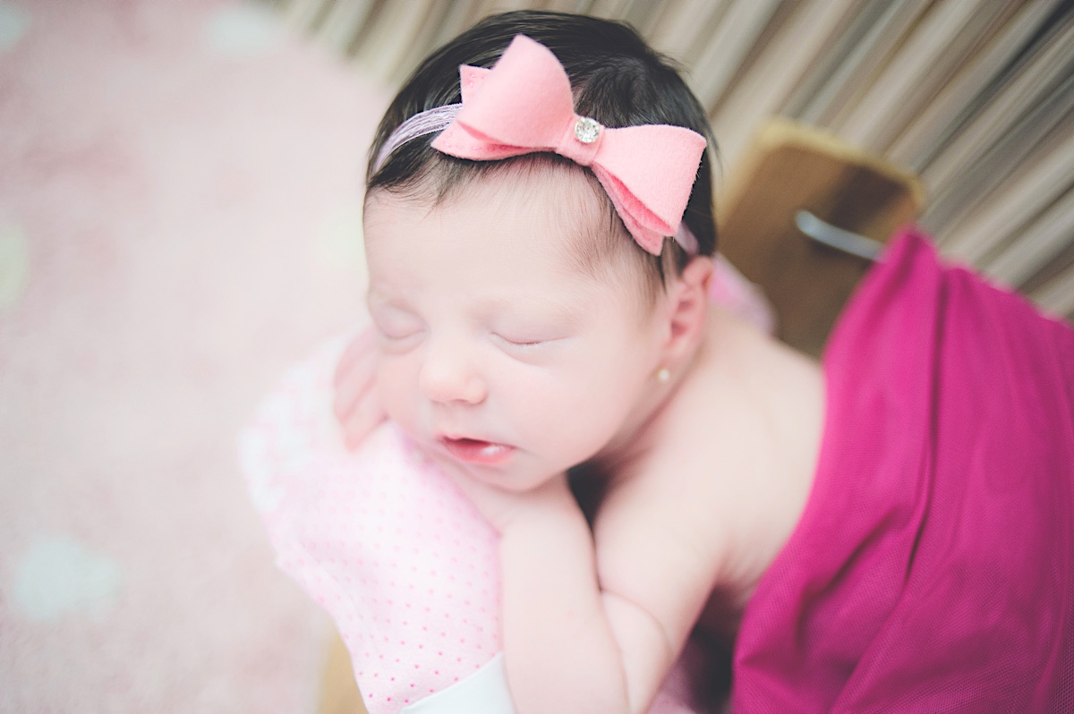 newborn - recém nascido - mãe de menina - baby girl - ensaio newborn - casa do cliente - jaraguá do sul - chroma foto - chroma footgrafia - fabiana silva - pamela machado