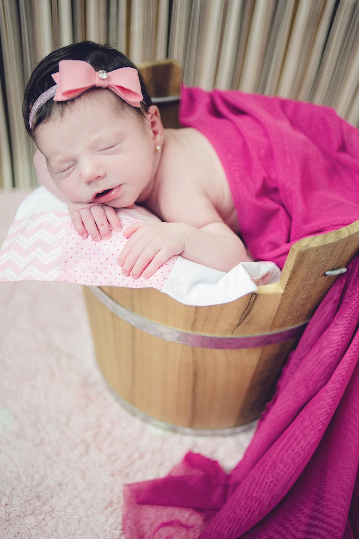 newborn - recém nascido - mãe de menina - baby girl - ensaio newborn - casa do cliente - jaraguá do sul - chroma foto - chroma footgrafia - fabiana silva - pamela machado