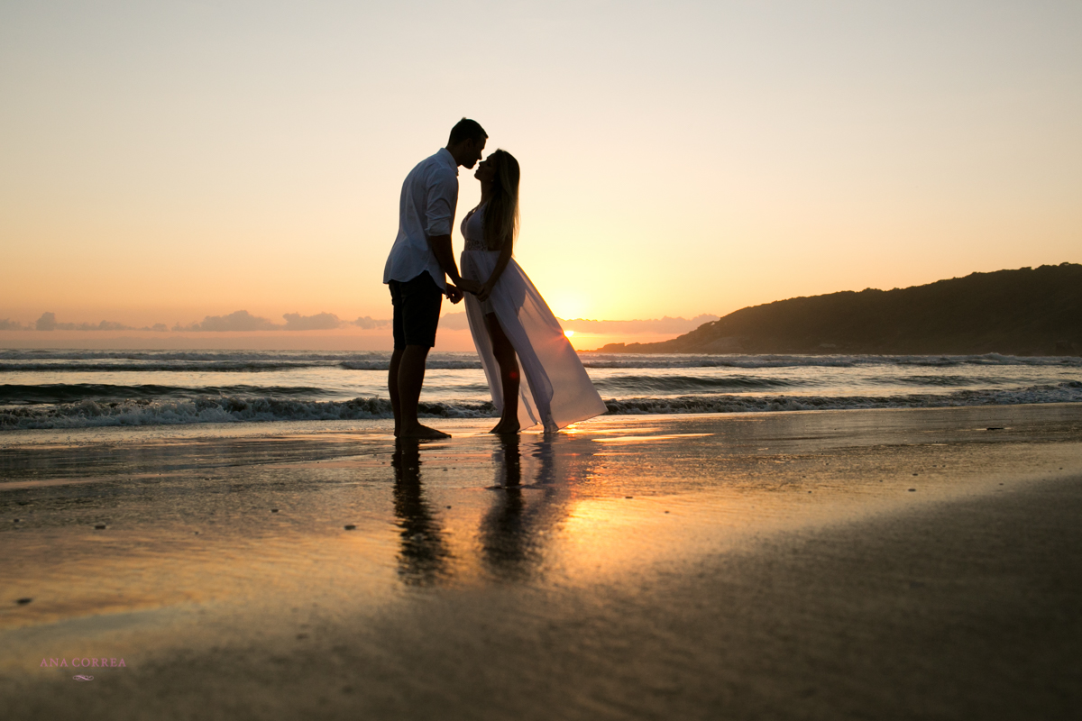 Ana Correa, fotografia de casamento, fotografia de gestante, praia do rosa, fotos de gestante praia do rosa, fotos de casamento praia do rosa, nascer do sol, gestante ana correa