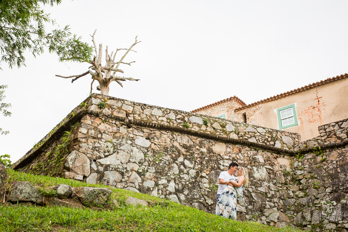 casal muro de pedras