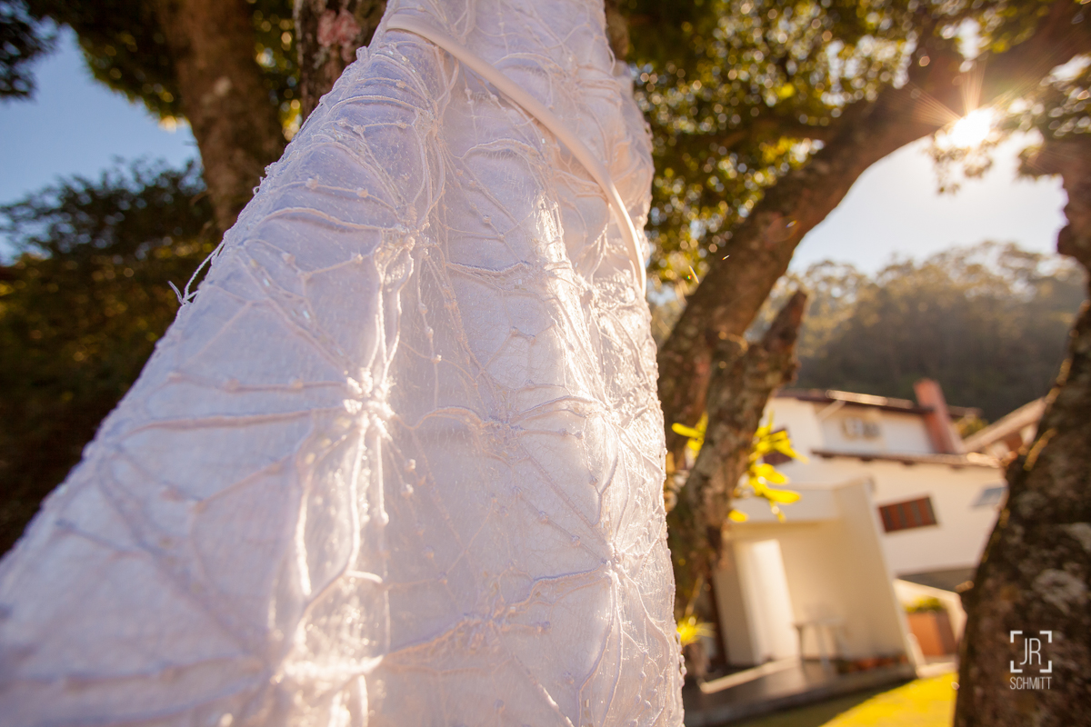 detalhe do vestido bordado com pérolas
