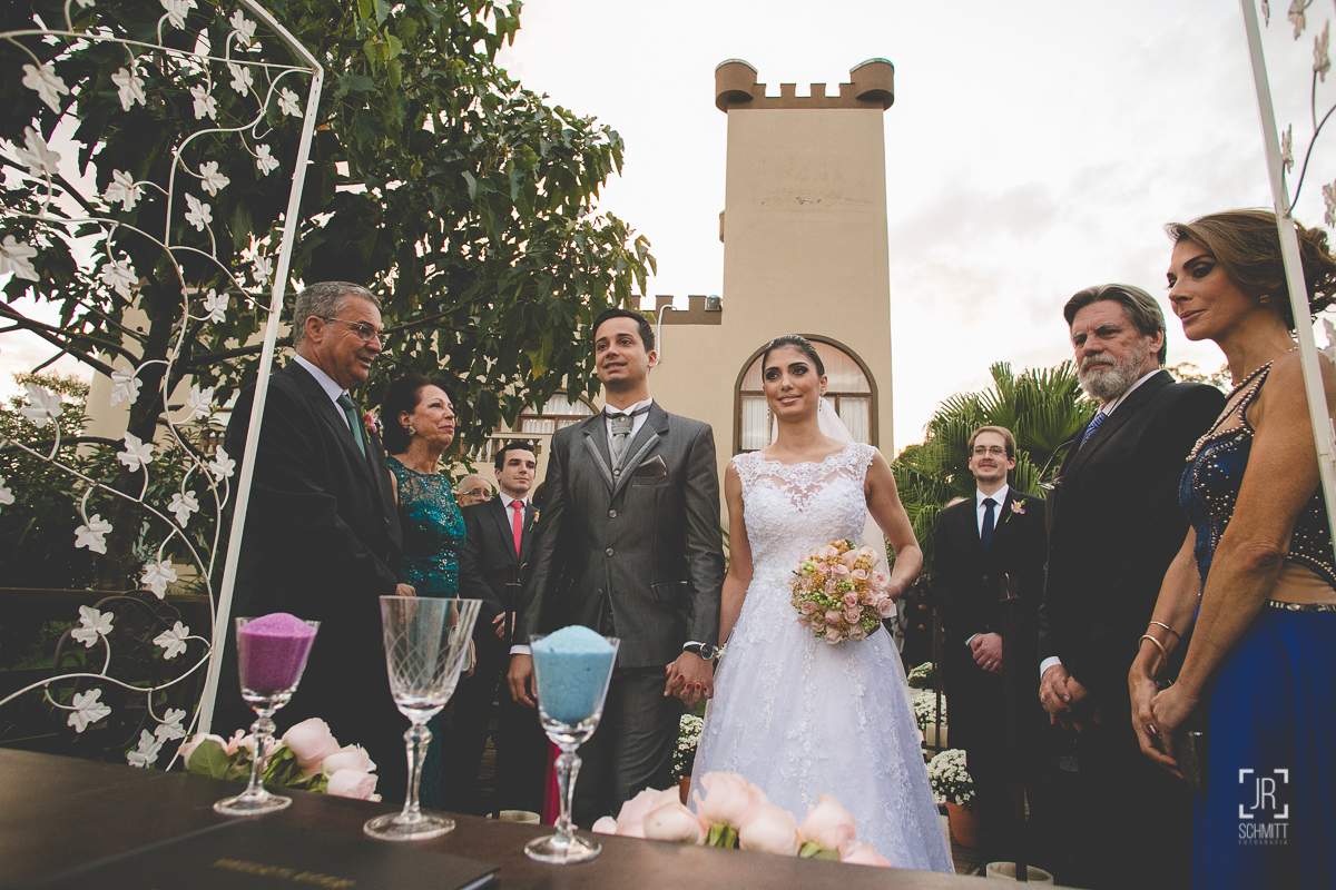 noivos na cerimônia - casamento de dia
