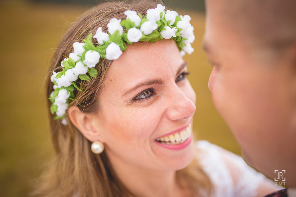 noiva com coroa de flores