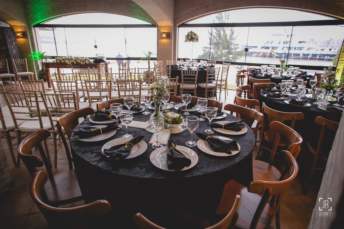 decoração do casamento, toalha e guadanapos pretos