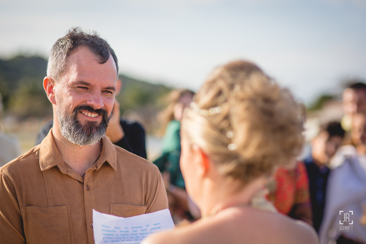 Noiv se emociona ao ouvir os votos de sua amada